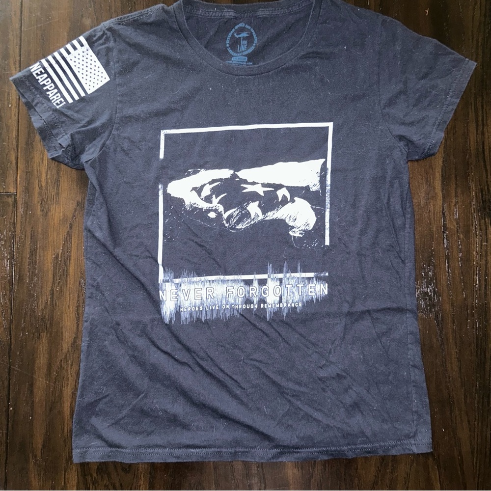 NINE LINE NEVER FORGOTTEN women’s medium tee